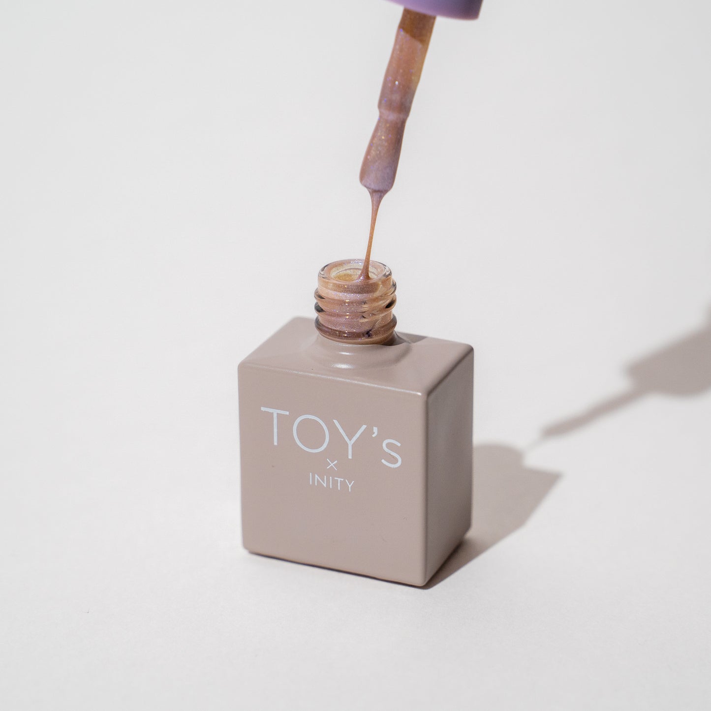 TOY's × INITY オリオンマグコレクション 7ml【6色からご選択】T-OM01 から T-OM06 ユニコーンネイル トイズバイアイニティ カラージェル ジェルネイル 偏光パールカラー マグネットカラー キャッツアイ セルフネイル 夏ネイル ソフトジェルタイプ ソークオフ 新品 送料無料