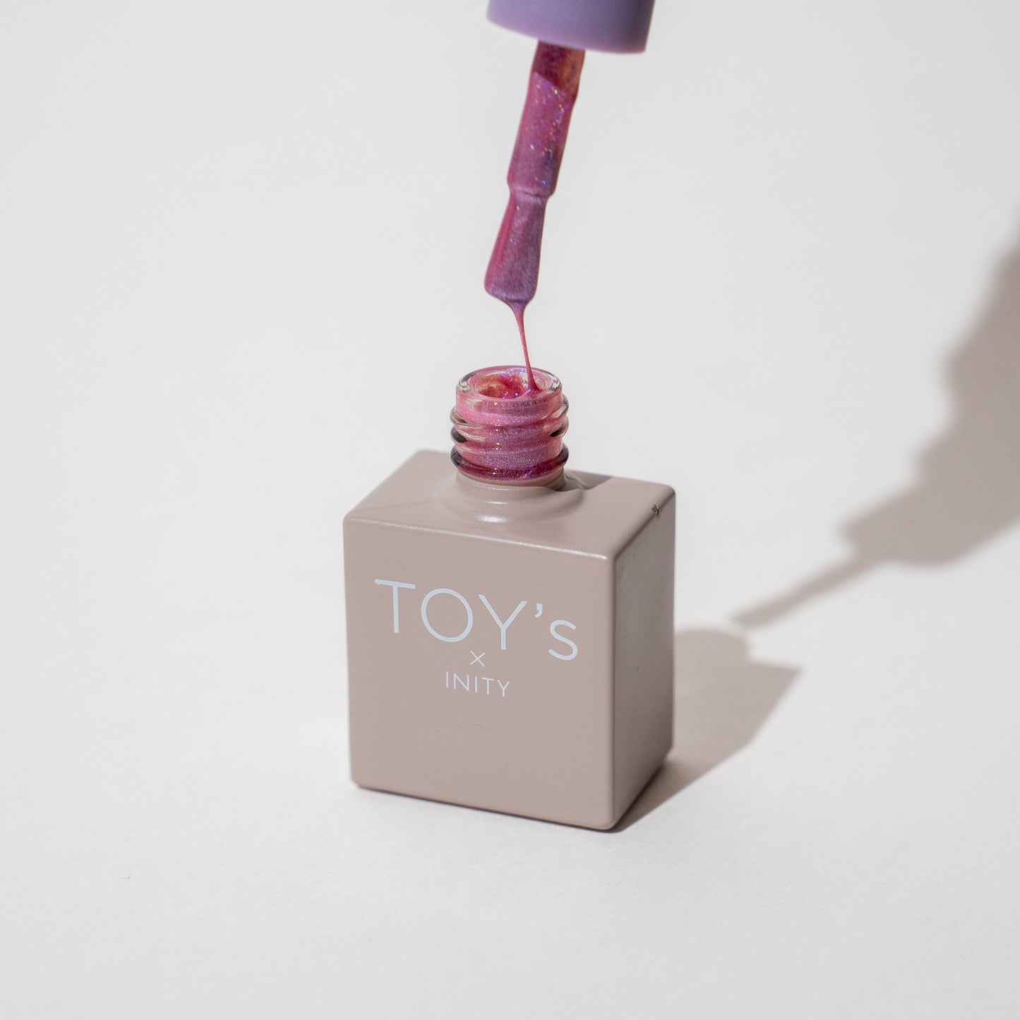 TOY's × INITY オリオンマグコレクション 7ml【6色からご選択】T-OM01 から T-OM06 ユニコーンネイル トイズバイアイニティ カラージェル ジェルネイル 偏光パールカラー マグネットカラー キャッツアイ セルフネイル 夏ネイル ソフトジェルタイプ ソークオフ 新品 送料無料