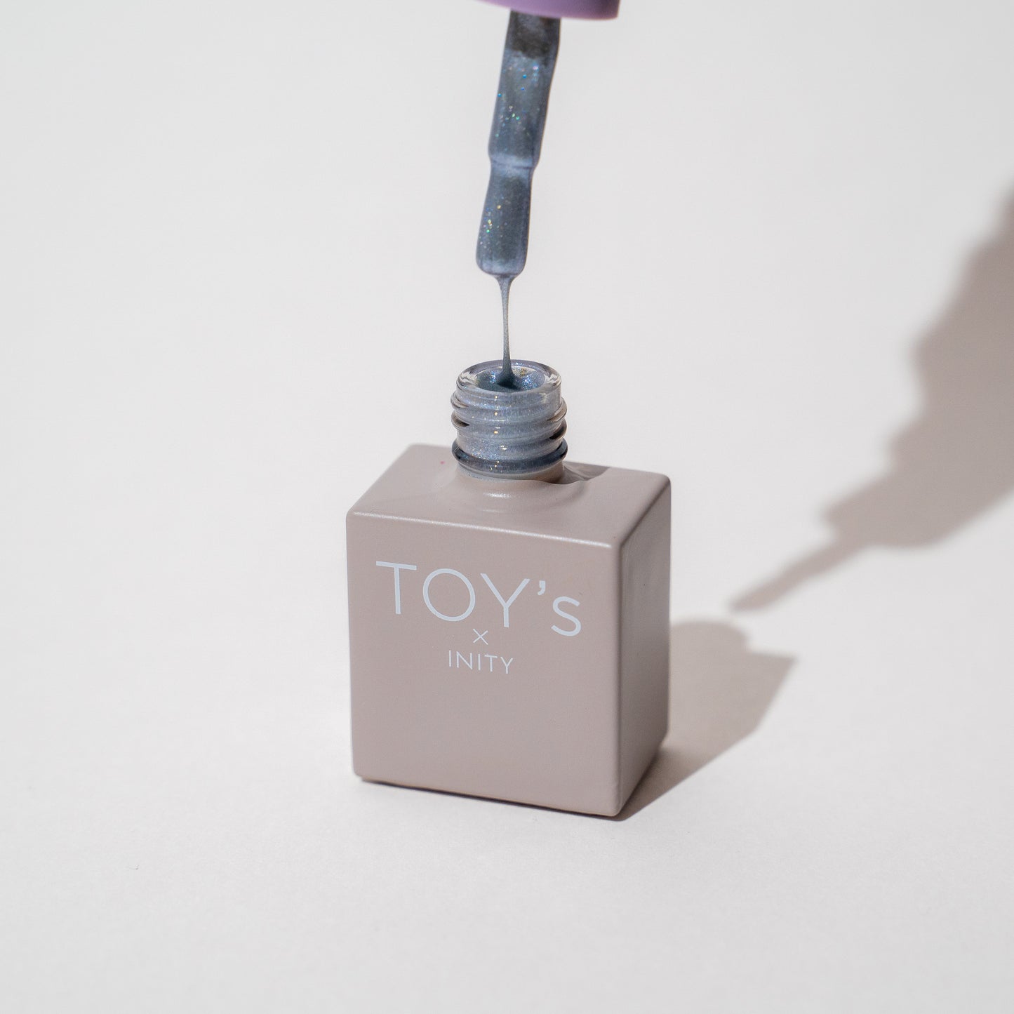 TOY's × INITY オリオンマグコレクション 7ml【6色からご選択】T-OM01 から T-OM06 ユニコーンネイル トイズバイアイニティ カラージェル ジェルネイル 偏光パールカラー マグネットカラー キャッツアイ セルフネイル 夏ネイル ソフトジェルタイプ ソークオフ 新品 送料無料