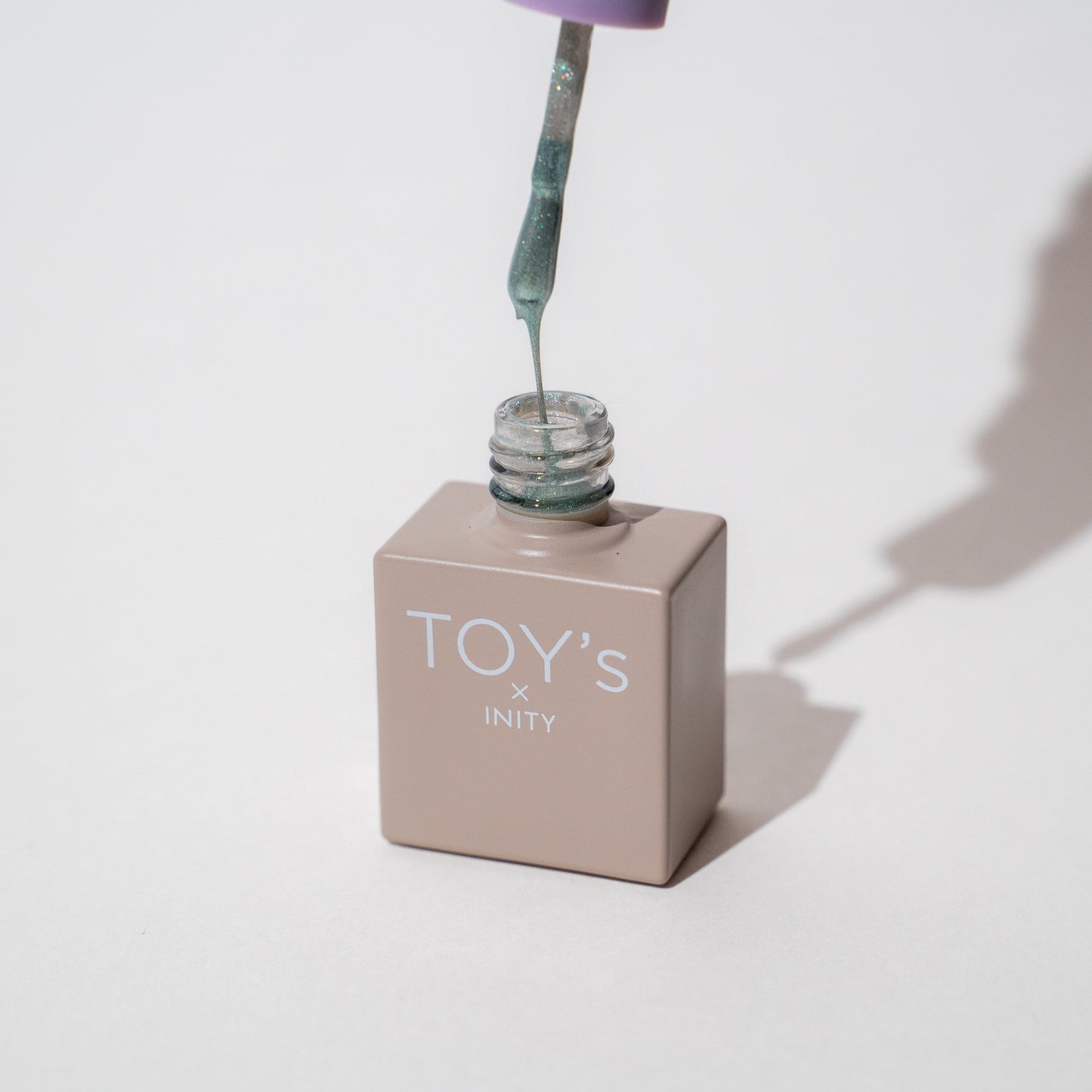 TOY's × INITY オリオンマグコレクション 7ml【6色からご選択】T-OM01 から T-OM06 ユニコーンネイル トイズバイアイニティ カラージェル ジェルネイル 偏光パールカラー マグネットカラー キャッツアイ セルフネイル 夏ネイル ソフトジェルタイプ ソークオフ 新品 送料無料